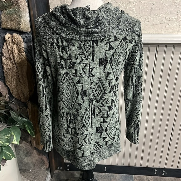 One World Top - Picture 3 of 6